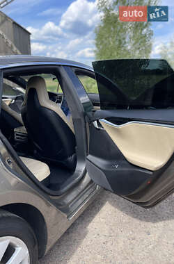 Лифтбек Tesla Model S 2016 в 