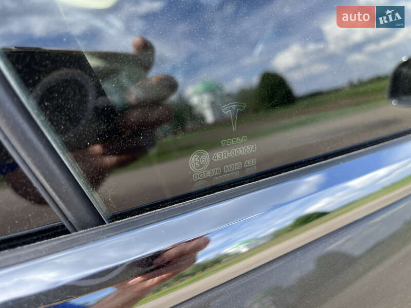 Лифтбек Tesla Model S 2016 в Киеве