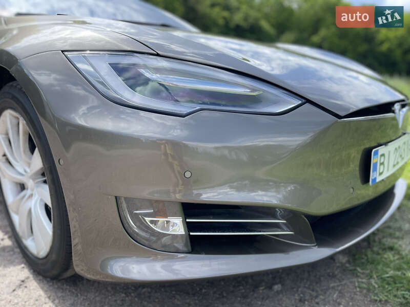 Лифтбек Tesla Model S 2016 в Киеве