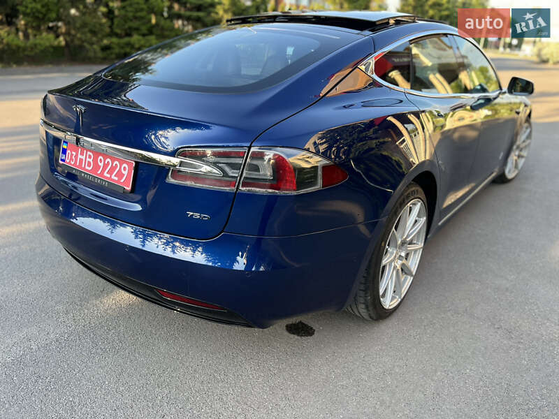 Лифтбек Tesla Model S 2017 в Тернополе