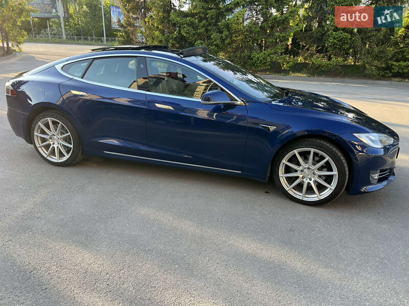 Лифтбек Tesla Model S 2017 в Тернополе