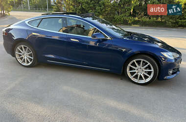 Лифтбек Tesla Model S 2017 в 