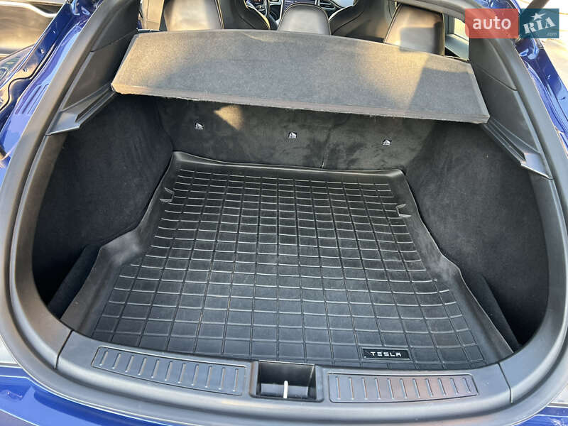 Лифтбек Tesla Model S 2017 в Тернополе