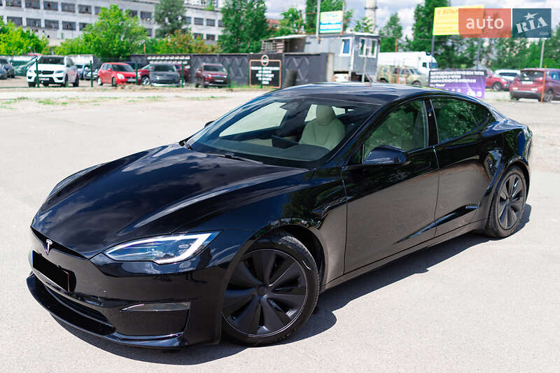 Лифтбек Tesla Model S 2023 в Киеве