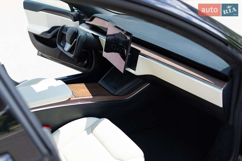 Лифтбек Tesla Model S 2023 в Киеве