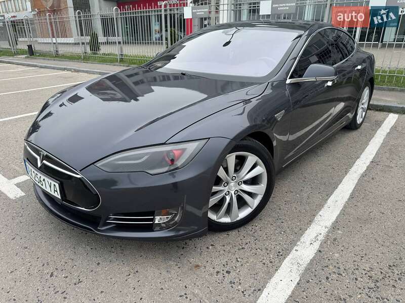 Ліфтбек Tesla Model S 2015 в Харкові