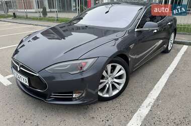 Лифтбек Tesla Model S 2015 в 
