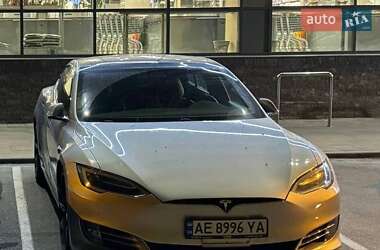 Ліфтбек Tesla Model S 2017 в Дніпрі