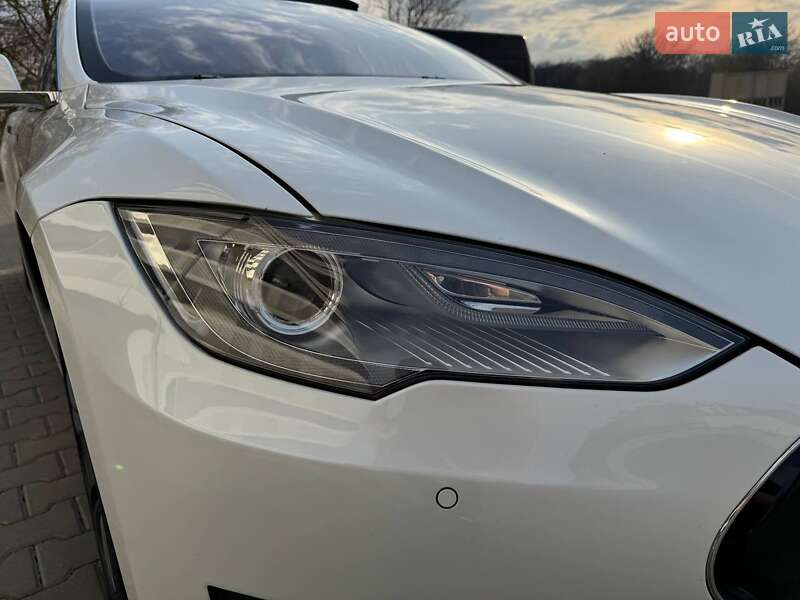 Лифтбек Tesla Model S 2013 в Ивано-Франковске