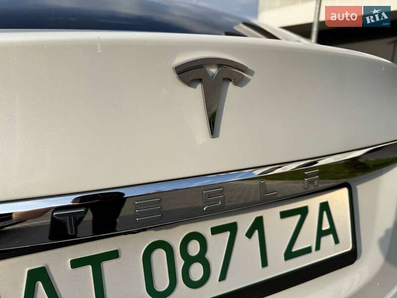 Лифтбек Tesla Model S 2013 в Ивано-Франковске