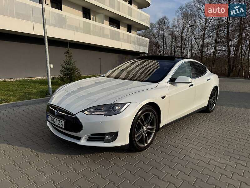 Лифтбек Tesla Model S 2013 в Ивано-Франковске