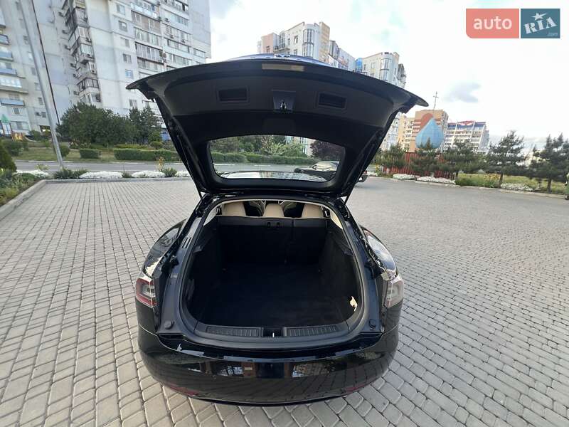 Лифтбек Tesla Model S 2016 в Черноморске