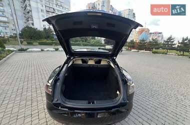 Лифтбек Tesla Model S 2016 в 