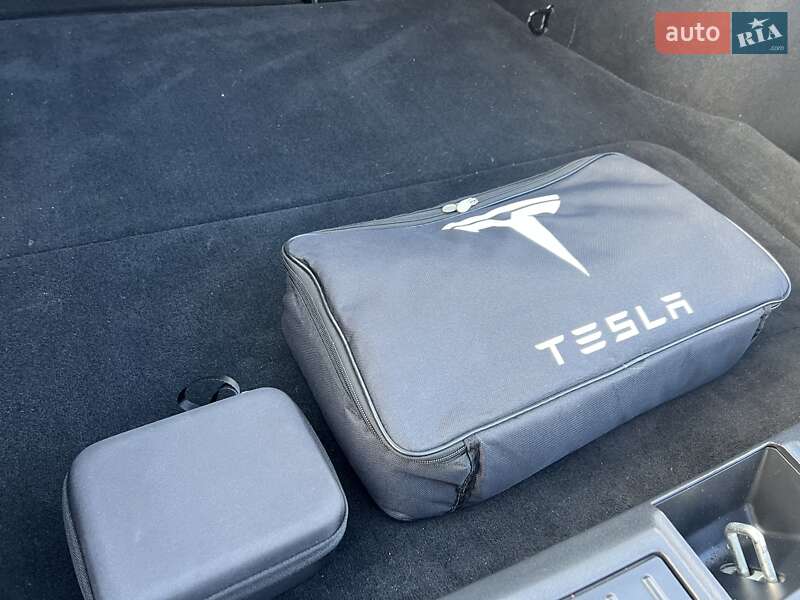 Лифтбек Tesla Model S 2016 в Черноморске