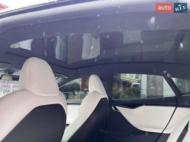 Ліфтбек Tesla Model S 2020 в Львові