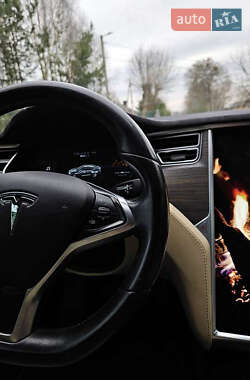 Лифтбек Tesla Model S 2015 в 