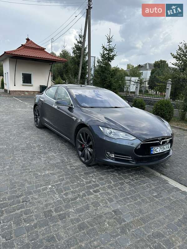 Ліфтбек Tesla Model S 2015 в Золочеві