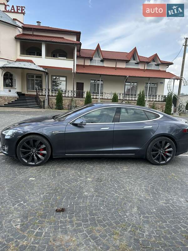Ліфтбек Tesla Model S 2015 в Золочеві