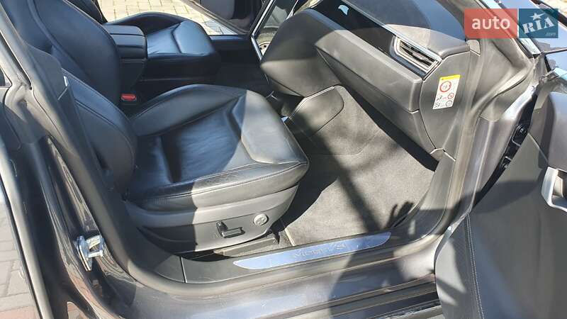 Ліфтбек Tesla Model S 2015 в Золочеві