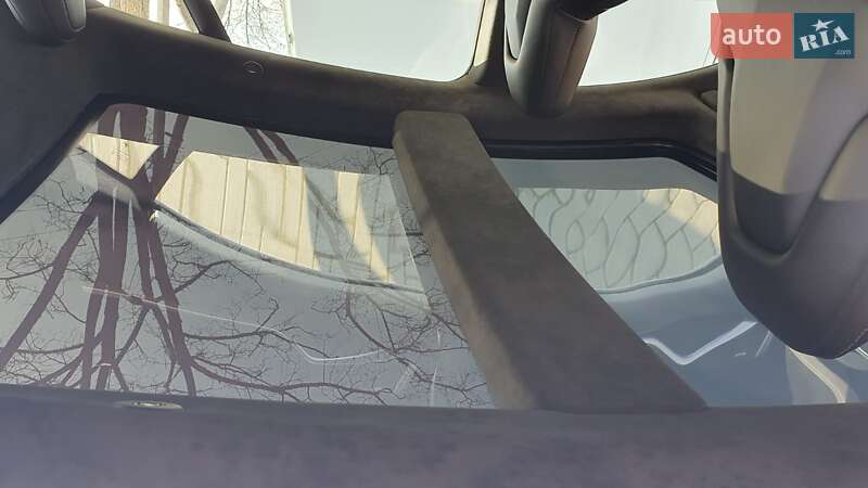 Ліфтбек Tesla Model S 2015 в Золочеві