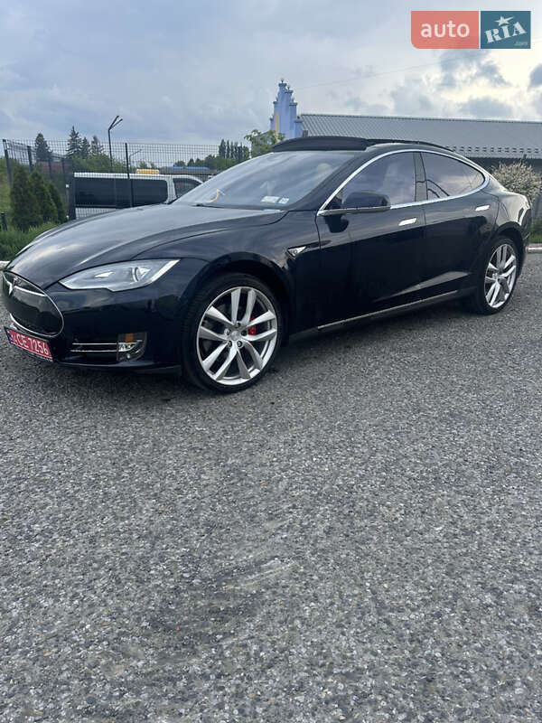 Ліфтбек Tesla Model S 2015 в Чернівцях