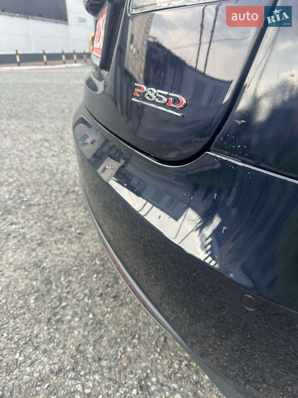 Ліфтбек Tesla Model S 2015 в Чернівцях