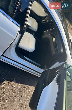 Лифтбек Tesla Model S 2020 в 