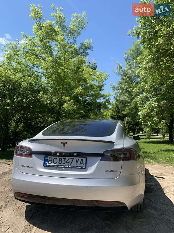 Ліфтбек Tesla Model S 2017 в Львові