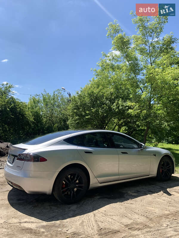 Ліфтбек Tesla Model S 2017 в Львові