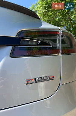Лифтбек Tesla Model S 2017 в 