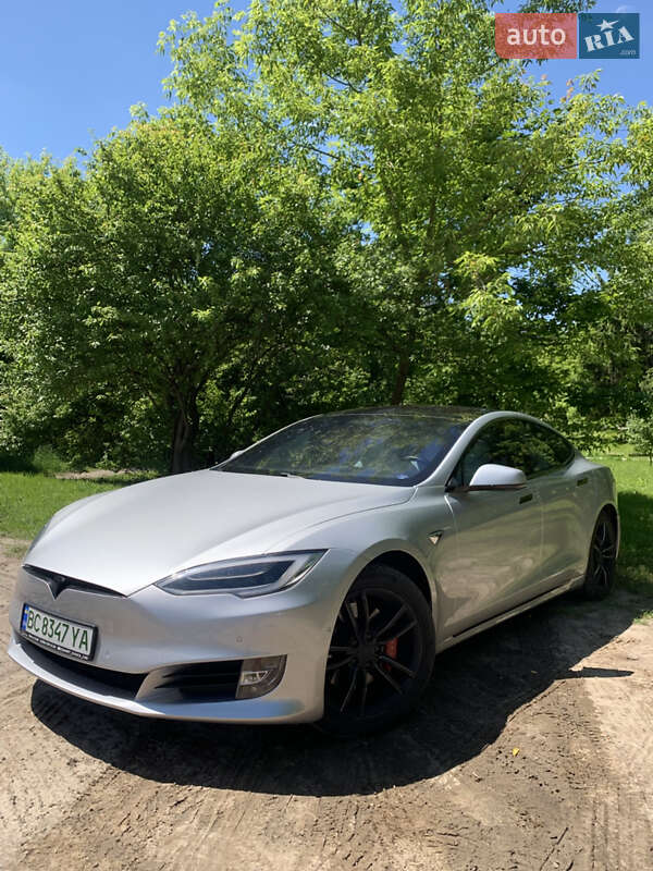 Ліфтбек Tesla Model S 2017 в Львові
