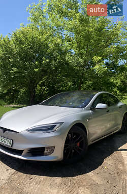 Лифтбек Tesla Model S 2017 в 