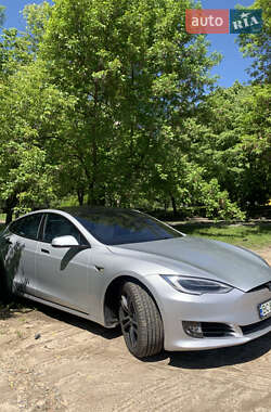 Лифтбек Tesla Model S 2017 в 