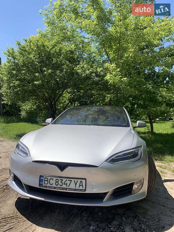 Ліфтбек Tesla Model S 2017 в Львові