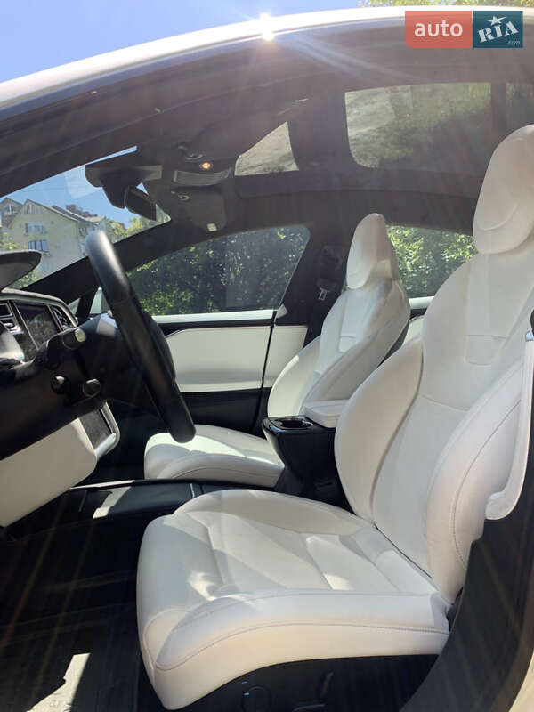 Ліфтбек Tesla Model S 2017 в Львові