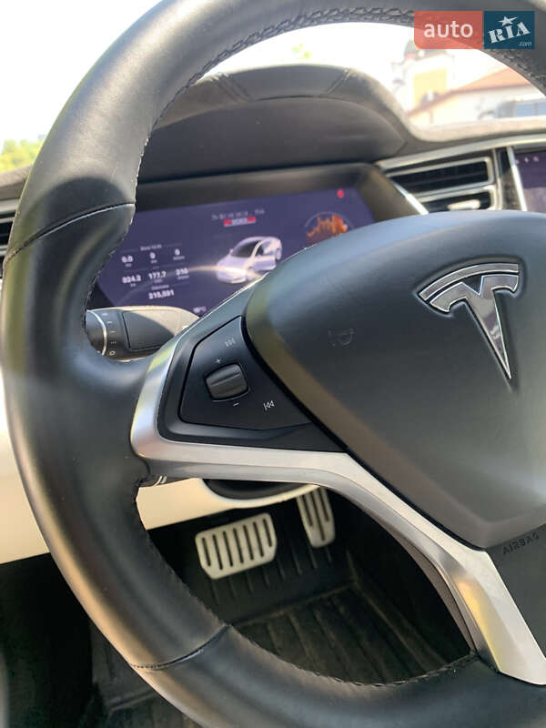 Ліфтбек Tesla Model S 2017 в Львові