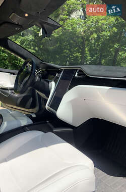 Лифтбек Tesla Model S 2017 в 