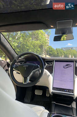 Лифтбек Tesla Model S 2017 в 
