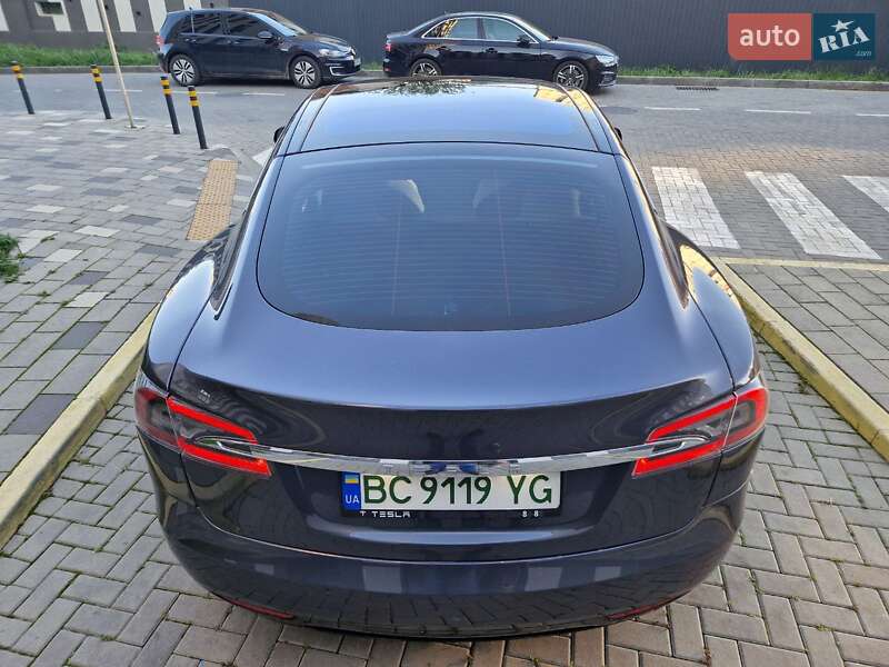 Лифтбек Tesla Model S 2018 в Львове
