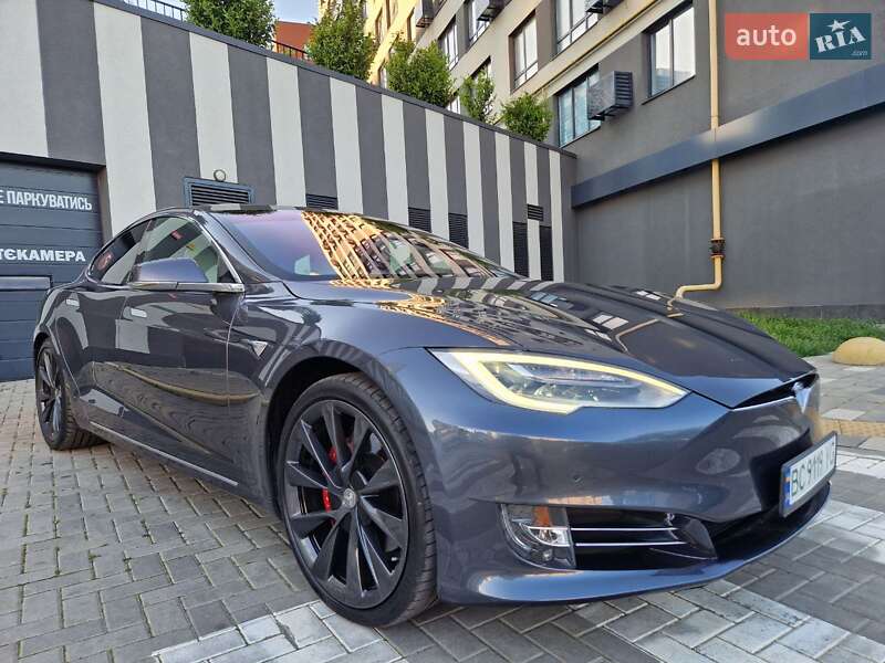 Лифтбек Tesla Model S 2018 в Львове