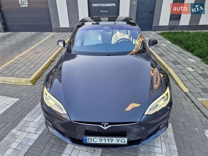 Лифтбек Tesla Model S 2018 в Львове