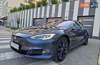 Лифтбек Tesla Model S 2018 в Львове
