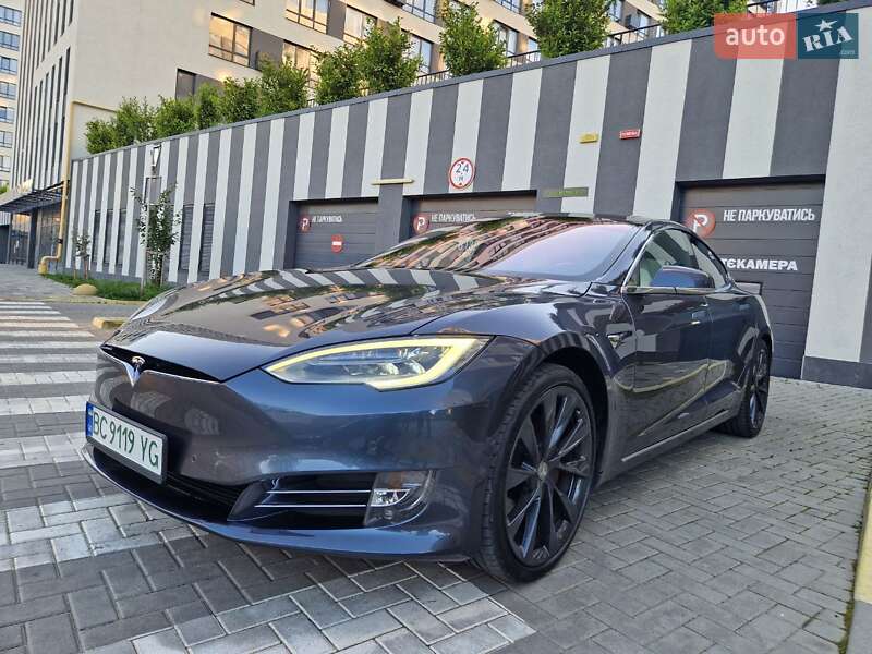 Лифтбек Tesla Model S 2018 в Львове