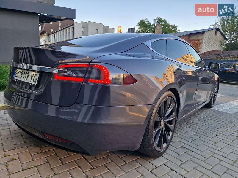Лифтбек Tesla Model S 2018 в Львове