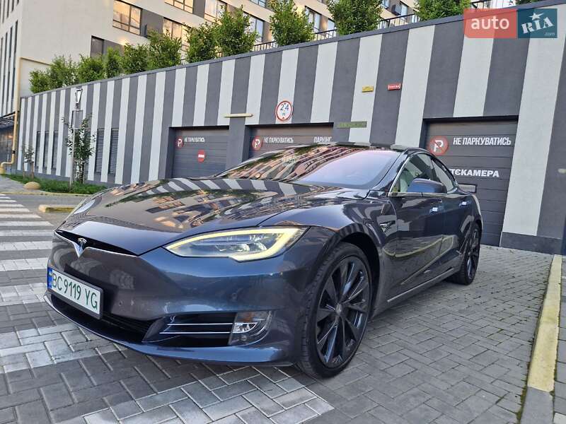 Лифтбек Tesla Model S 2018 в Львове