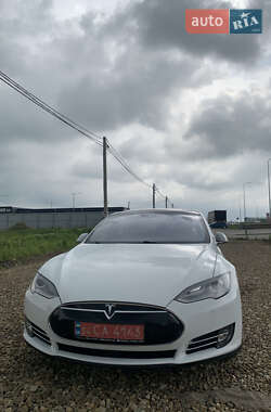 Лифтбек Tesla Model S 2015 в 
