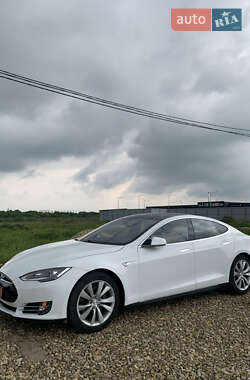 Лифтбек Tesla Model S 2015 в 