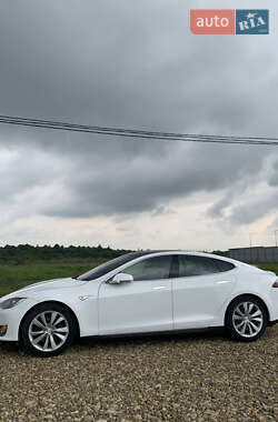Лифтбек Tesla Model S 2015 в 