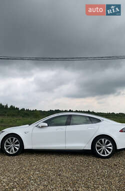 Лифтбек Tesla Model S 2015 в 