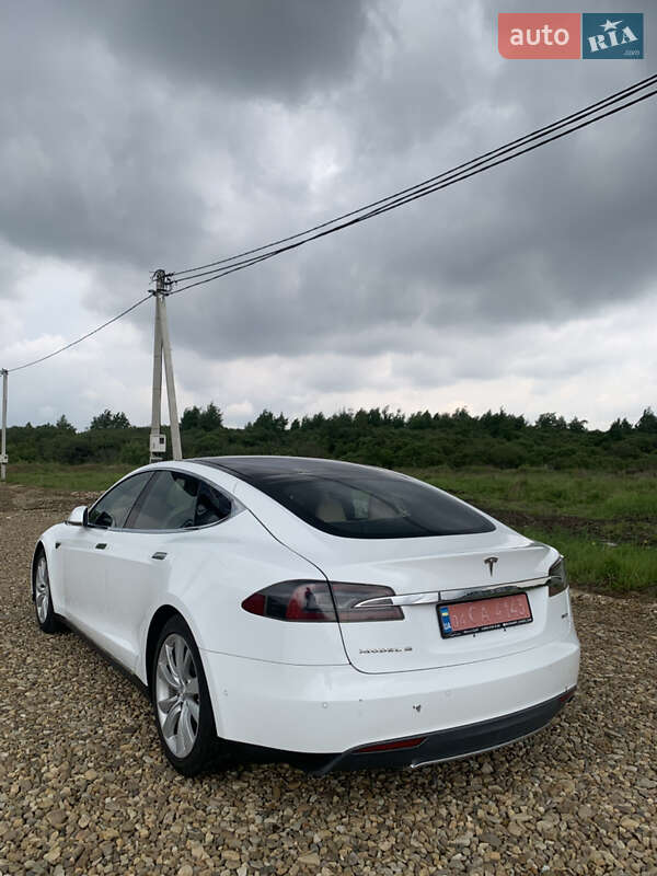 Лифтбек Tesla Model S 2015 в Львове